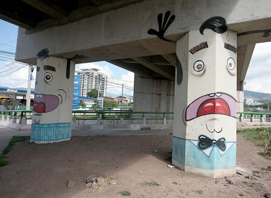 Hondureños a favor y en contra de grafitis