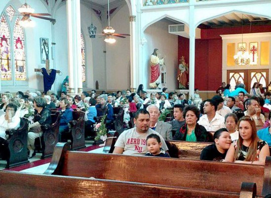 Hondureños en EE UU rinden honor a Suyapa