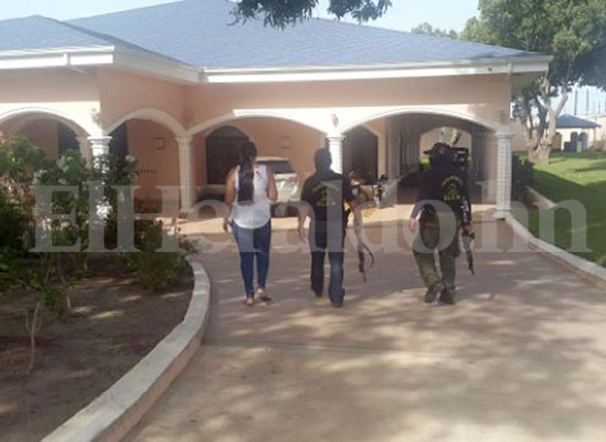 Incautan y aseguran 92 bienes a socios de los hermanos valle