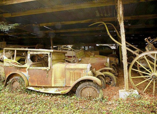 Encuentran en Francia colección multimillonaria de autos clásicos