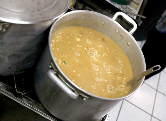 Cómo hacer una sopa de pescado seco