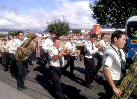 Cuerpo de Bomberos rinde honor a Patrona de Honduras con procesión