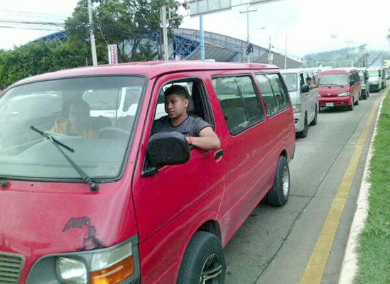 Nueva protesta de rapiditos 'brujos' en Tegucigalpa