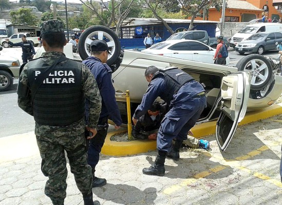 Presuntos ladrones se accidentan tras alzarse con más de L 200 mil
