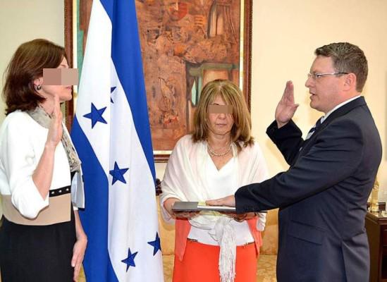 De faltas a la moral a borracheras: Los escándalos que han salpicado al cuerpo diplomático de Honduras en el extranjero