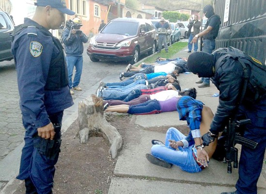 Capturan a supuestos asesinos de transportista