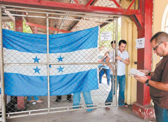 Sigue la toma en la UNAH-VS