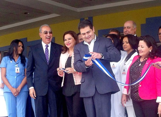 Hospital María abre sus puertas