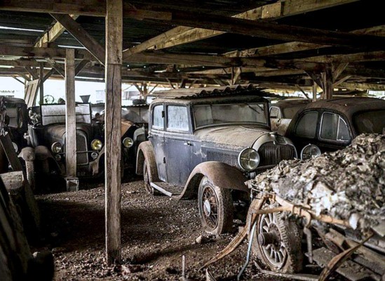 Encuentran en Francia colección multimillonaria de autos clásicos