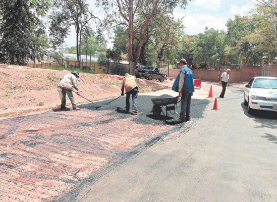 Reparan calle frente al ITH