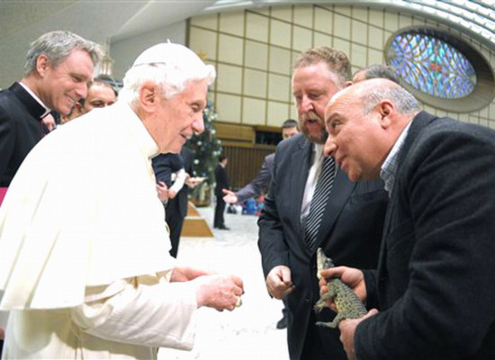 Papa recibe a cocodrilo