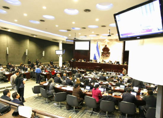 Tasa aeroportuaria fue aprobada a dos horas del cierre de legislatura por el CN