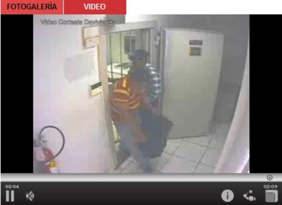 Video muestra a sujetos que usaron silla de ruedas para asaltar banco