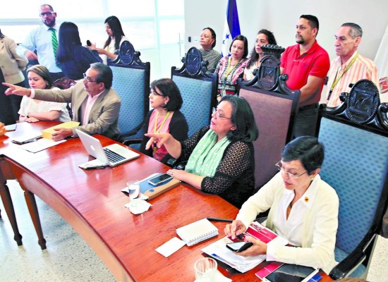 2,200 estudiantes de Odontología afectados por cancelación del período