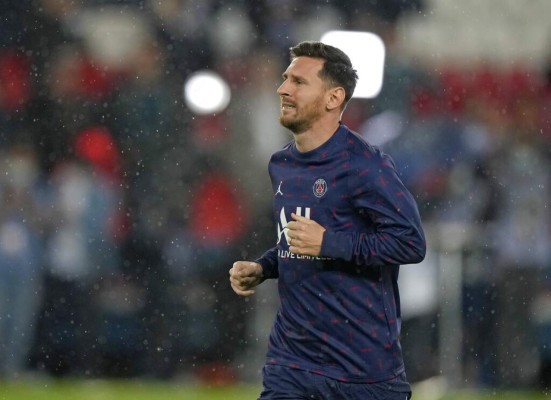 ¿Problemas en el PSG? Messi se fue a la banca serio y negándole el saludo a Pochettino