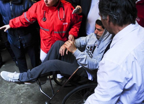 Jugador que lesionó a Luis Suárez dice que fue sin querer