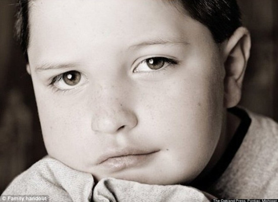 Una madre escucha a su hijo moribundo y cesa tratamiento