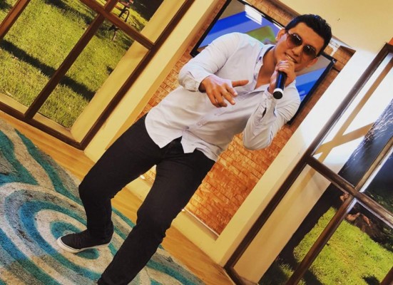 Bloguero hondureño causa sensación en las redes sociales con sus videos