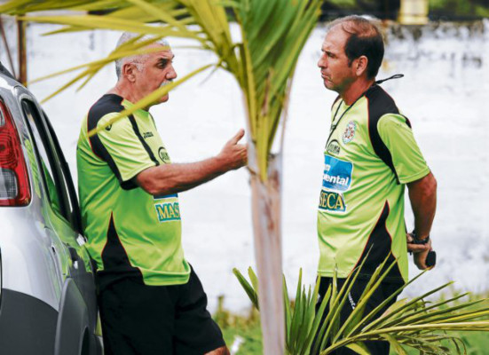 Huelga en Marathón por falta de pagos