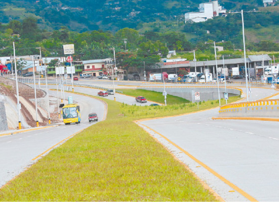 Modernas obras revitalizan red vial de la capital hondureña