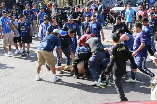 En fotos: Heridos, disparos y un caos total en las afueras del Nacional previo al Motagua vs Olimpia