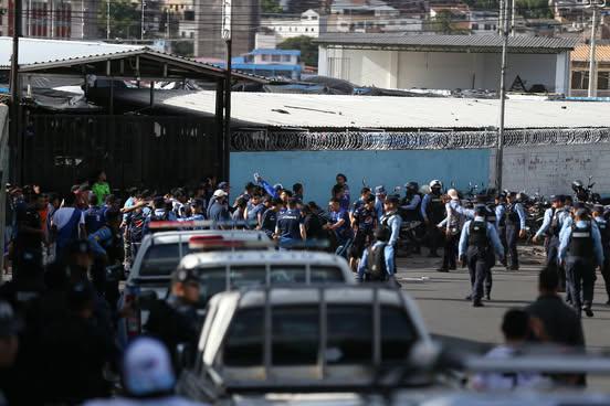 En fotos: Heridos, disparos y un caos total en las afueras del Nacional previo al Motagua vs Olimpia