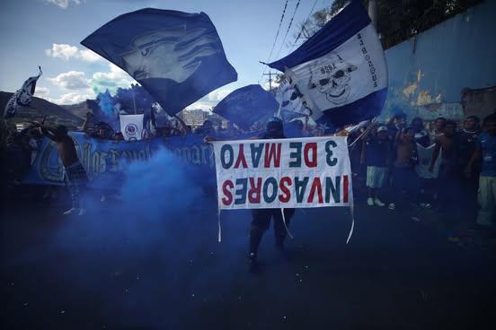 En fotos: Heridos, disparos y un caos total en las afueras del Nacional previo al Motagua vs Olimpia