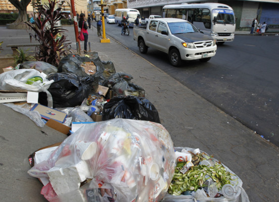 Basura inunda la capital de Honduras