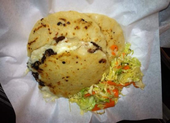 Hondureño vende delicias catrachas en Portland