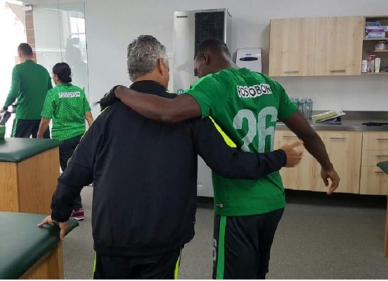 Reinaldo Rueda se integró a la práctica del Nacional tras su cirugía de cadera