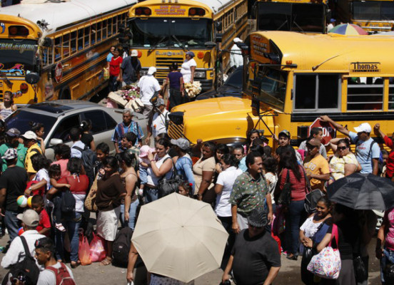 Delirio se apodera de veraneantes al abandonar la capital hondureña