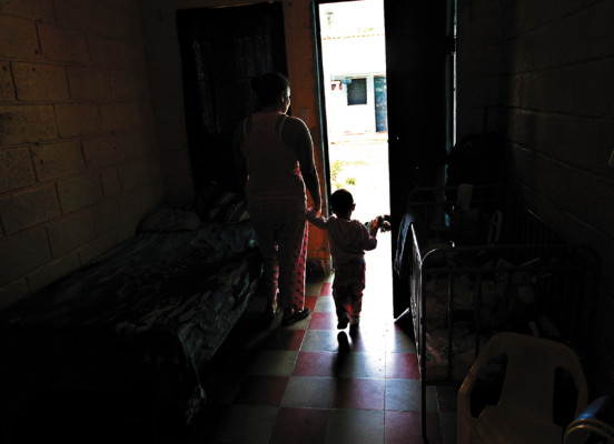 Honduras: Hijos purgan las penas de sus madres en prisión de Támara