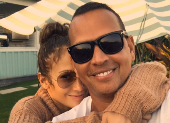 Jennifer López y Alex Rodríguez aportan su granito de arena para víctimas del huracán Harvey