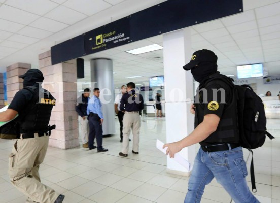 Suspenden agente migratorio que permitió ingreso de Jorge Barralaga Rivera a Honduras