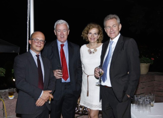 Noche de abrazos y buenos deseos para james y kristin nealon