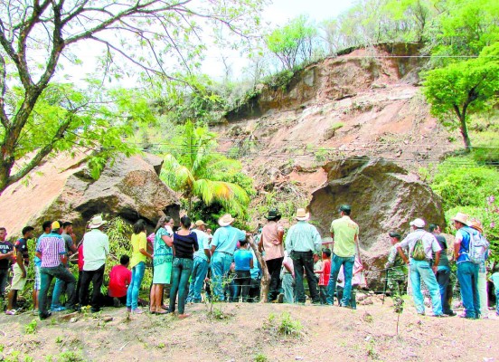 Luto: 'No sé que será de mi vida, en una noche perdí todo, a mi familia”