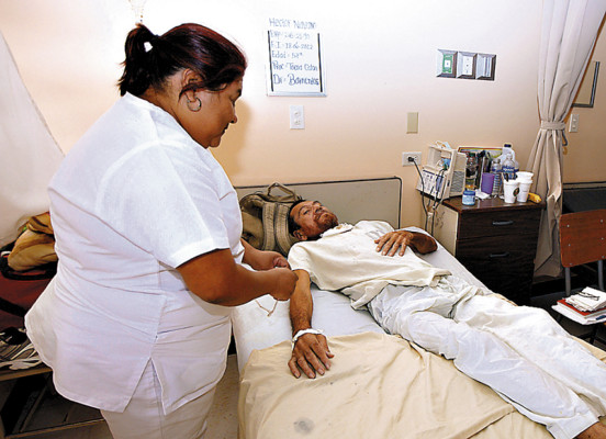 Solicitarán contratación de 1,000 enfermeras