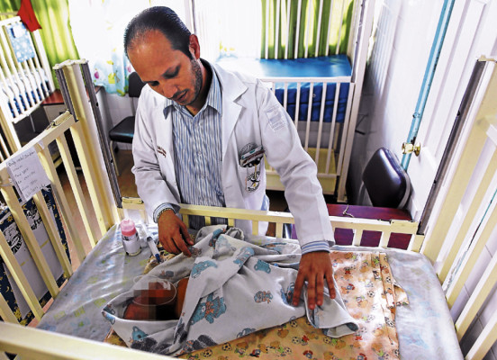 Intervendrán a bebé con múltiples malformaciones