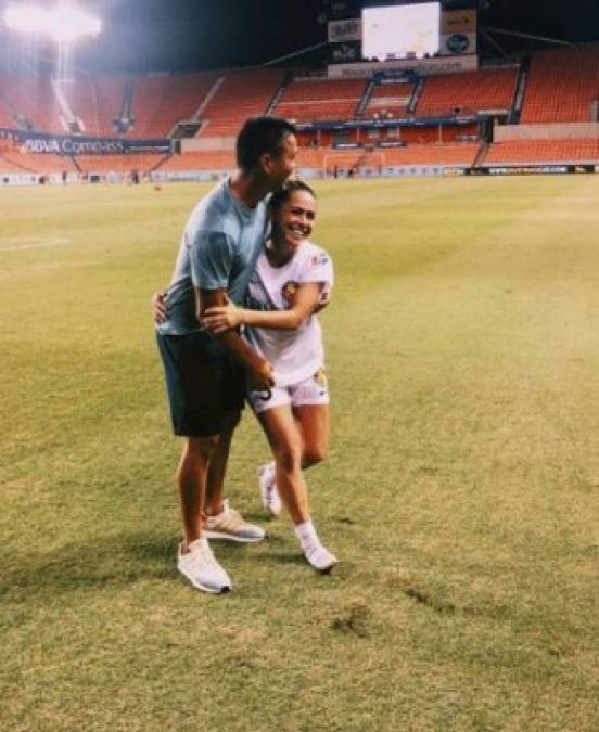 Así fue la propuesta de matrimonio del futbolista hondureño Roger Espinoza a su novia estadounidense (FOTOS)