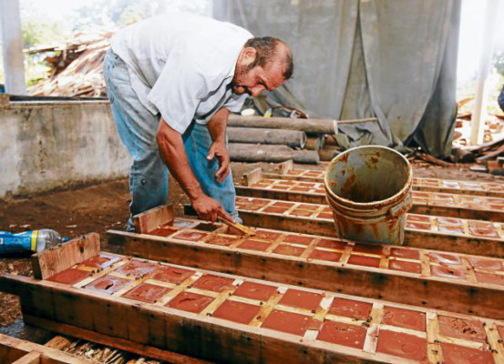 Los manos talangueñas que endulzan la Navidad