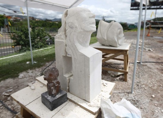 Honduras en el cincel de los escultores
