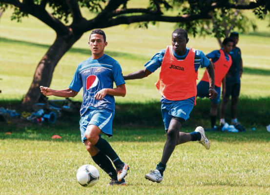 Roby Norales no se achica pese a la llegada de más delanteros