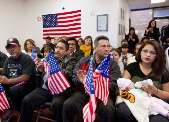 Obama pide a inmigrantes registrarse para evitar deportaciones