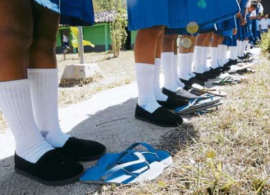 Caravana educativa en recónditas aldeas de Curarén