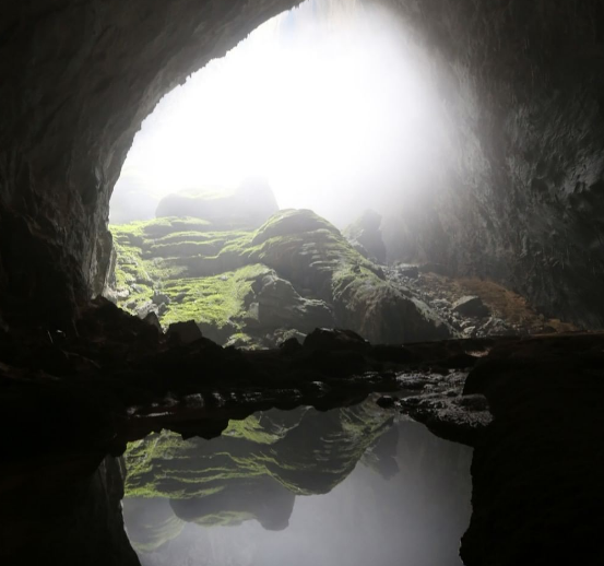 Son Doong, la cueva más grande del mundo con un paisaje espectacular y clima propio
