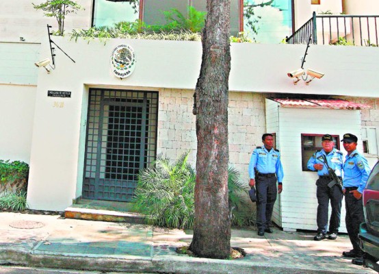 Extienden por 30 días la salida de Gustavo Castro