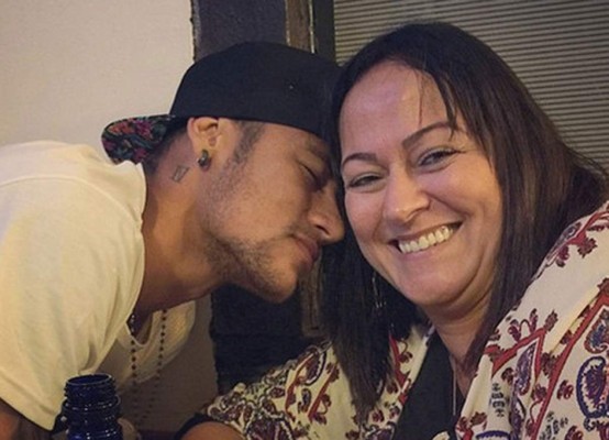 Madre de Neymar dice desconocer detalles del traspaso