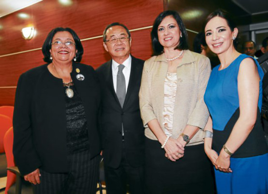 Moderno centro de atención ocular