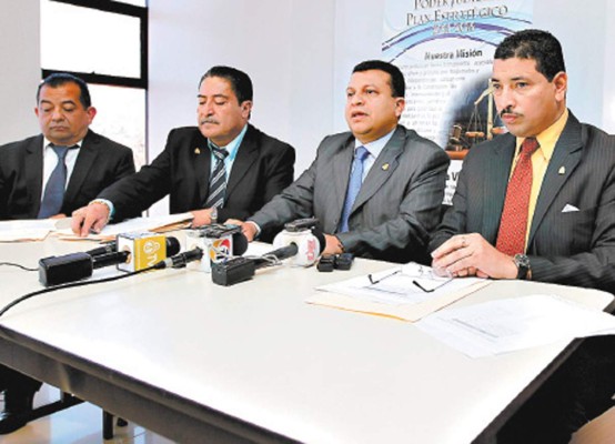 Familiones, aumentos selectivos y festín de bonos entre concejales