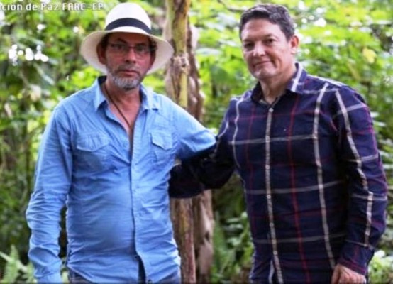 Polémica por foto de guerrillero junto a general liberado por FARC